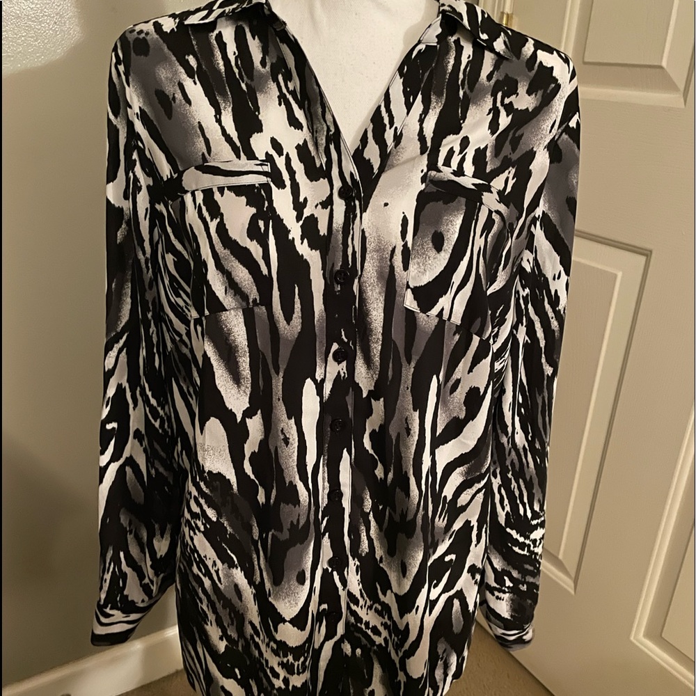 Christopher & Banks black and white printed button down size L
